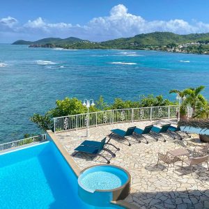 Vues à couper le souffle sur la baie de Tartane et la mer des Caraïbes